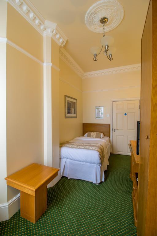 A Park View 3* Wolverhampton